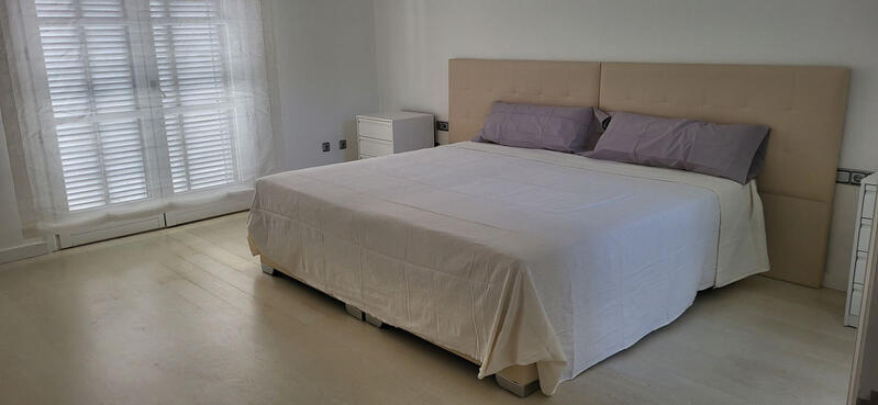 6 bedroom Villa for sale