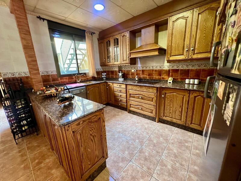 3 bedroom Townhouse for sale