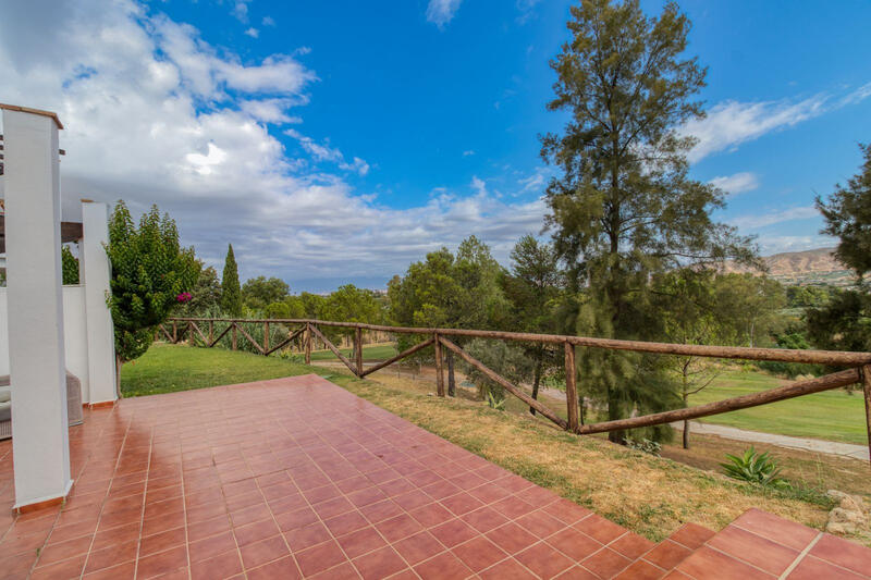 4 bedroom Townhouse for sale