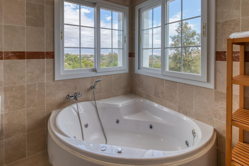 4 bedroom Townhouse for sale