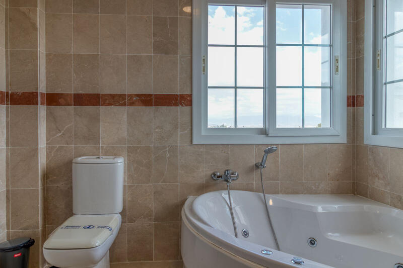 4 bedroom Townhouse for sale