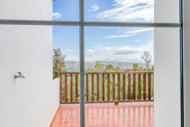 4 bedroom Townhouse for sale