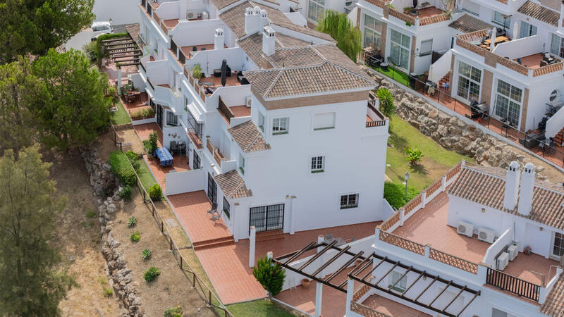 4 bedroom Townhouse for sale