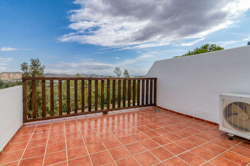 4 bedroom Townhouse for sale