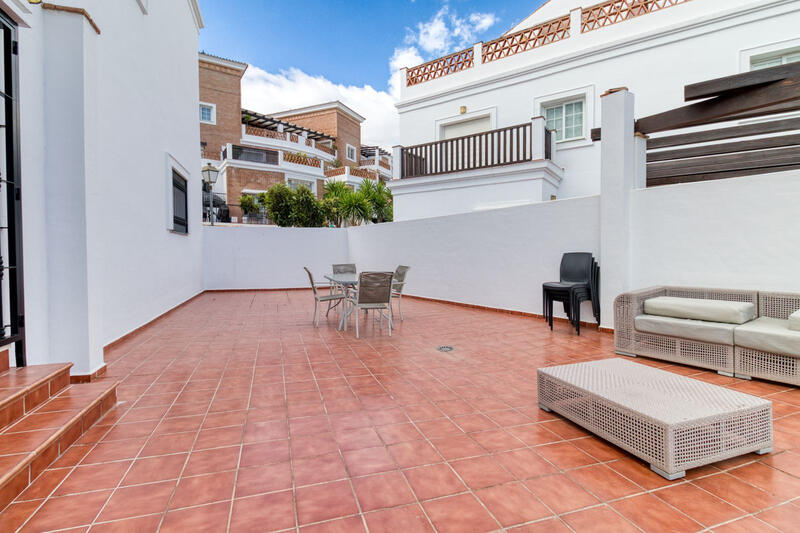 4 bedroom Townhouse for sale