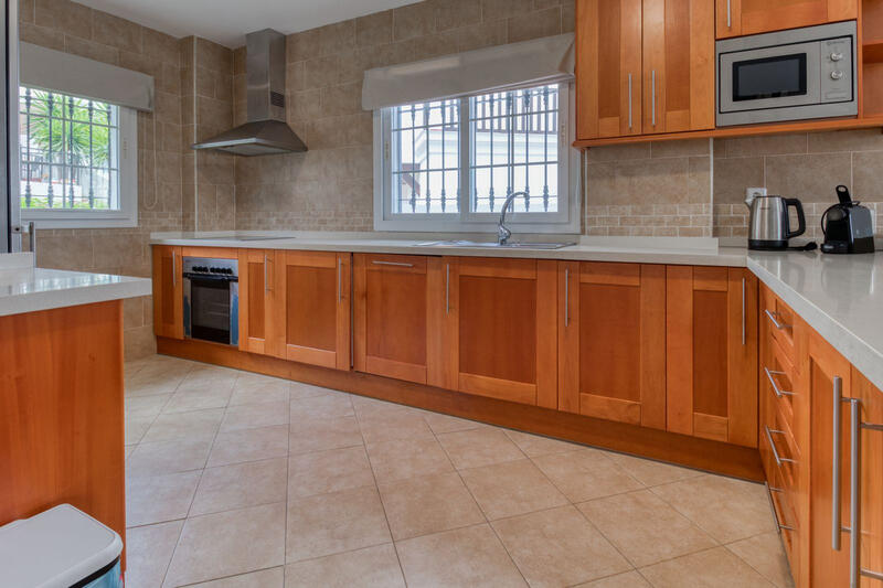 4 bedroom Townhouse for sale