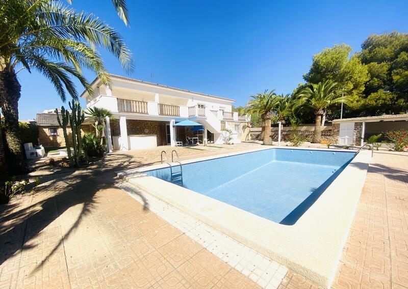 7 bedroom Villa for sale