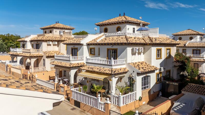 Townhouse for sale in Cabo Roig, Alicante