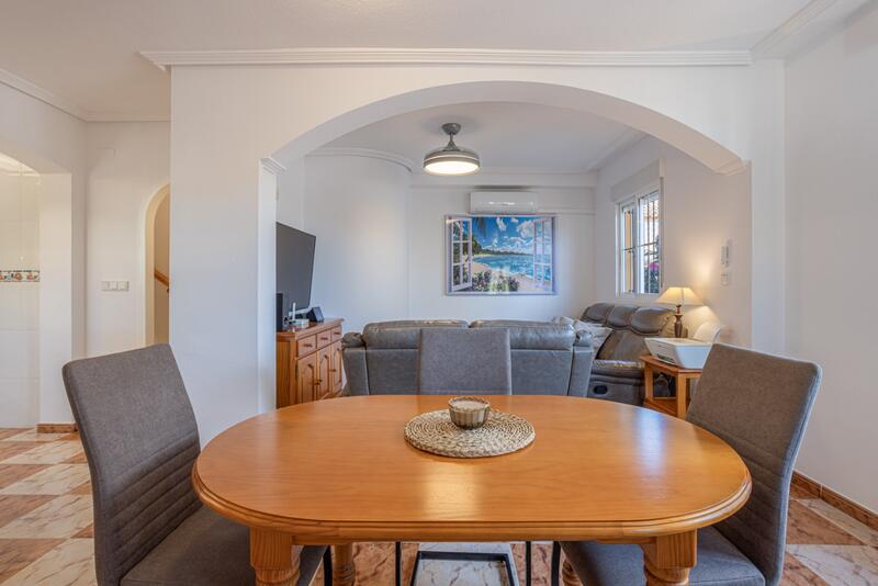 2 bedroom Townhouse for sale