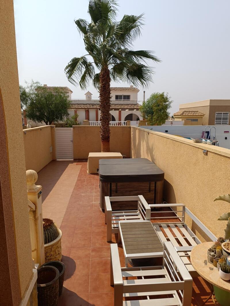 2 bedroom Townhouse for sale