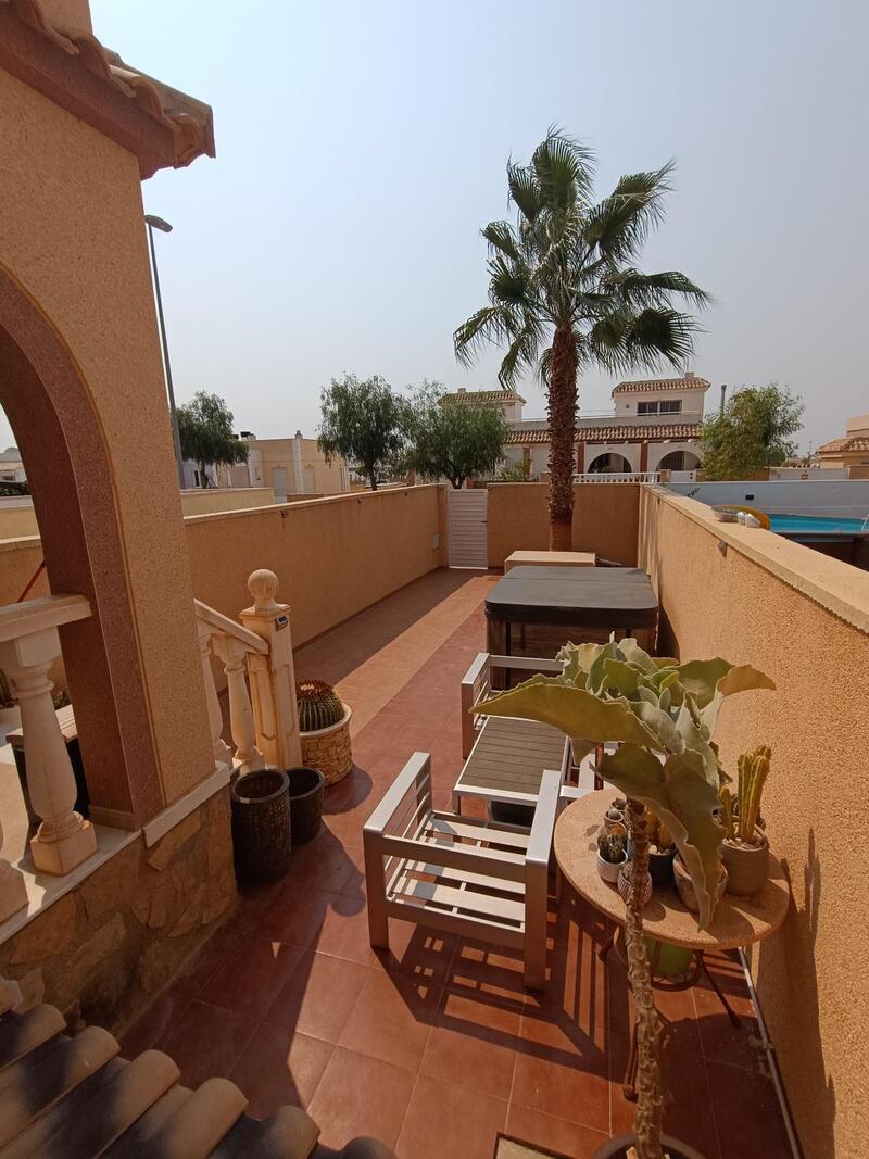 2 bedroom Townhouse for sale