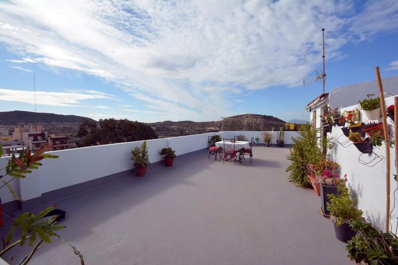 4 bedroom Apartment for sale