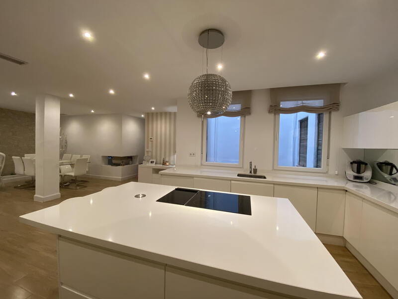 4 bedroom Apartment for sale