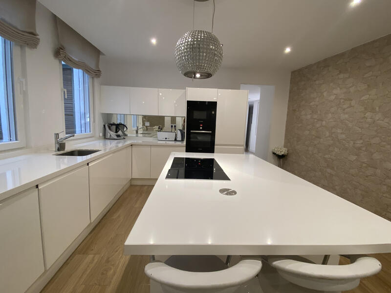 4 bedroom Apartment for sale