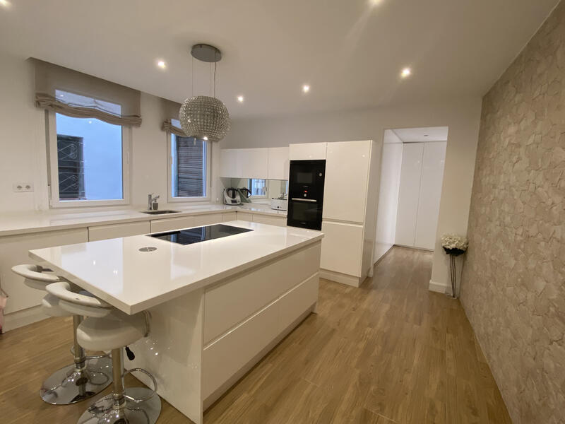 4 bedroom Apartment for sale