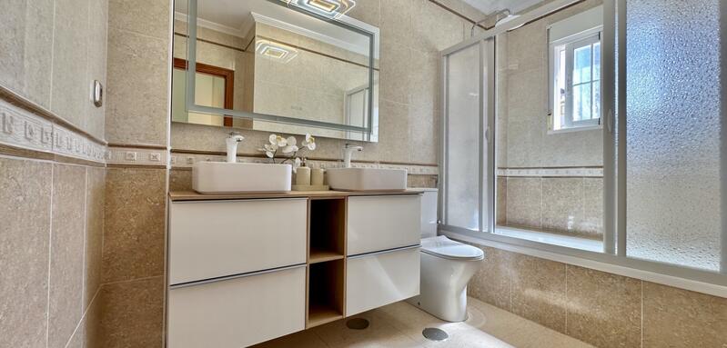 3 bedroom Townhouse for sale