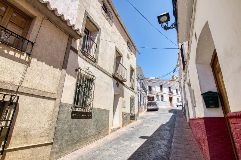4 bedroom Townhouse for sale