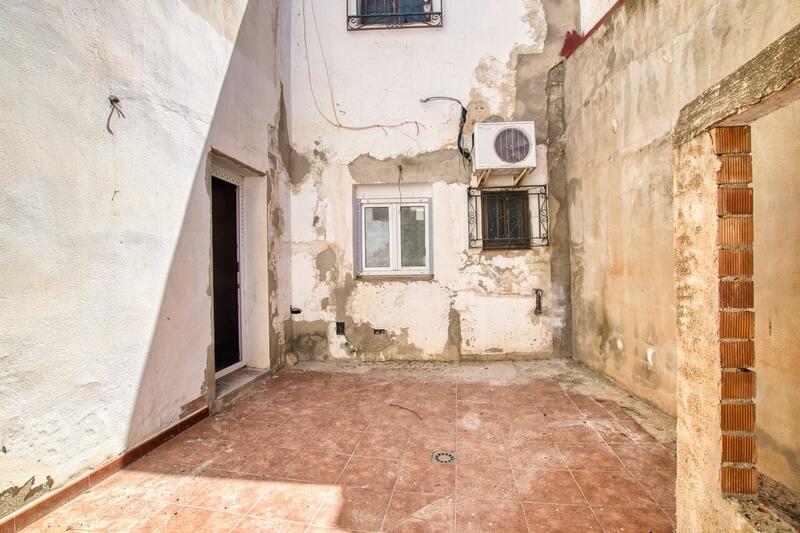 4 bedroom Townhouse for sale