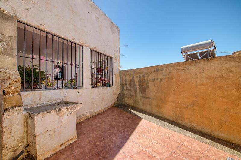 4 bedroom Townhouse for sale