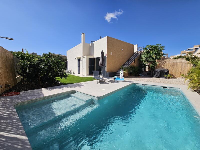 Villa à vendre dans La Zenia, Alicante