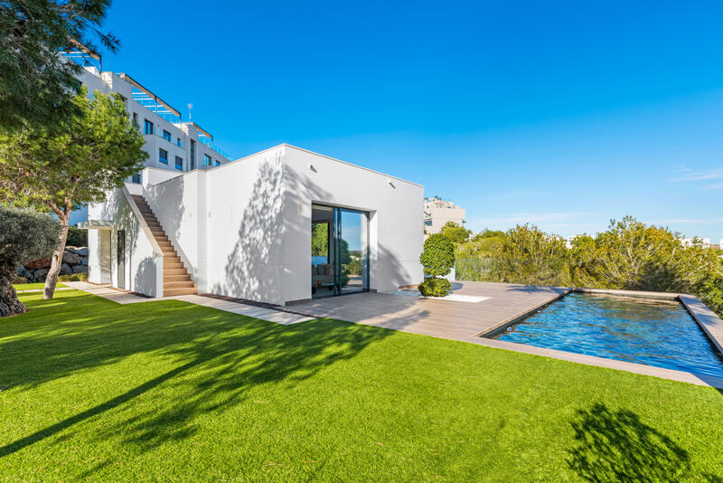 Villa for sale in Dehesa de Campoamor, Alicante