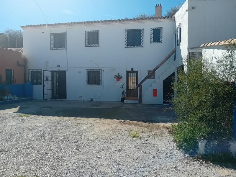 5 bedroom Country House for sale