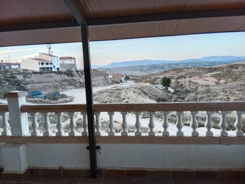 4 bedroom Townhouse for sale