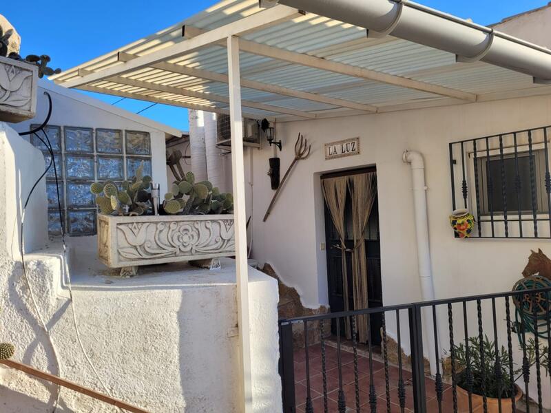 2 bedroom Townhouse for sale