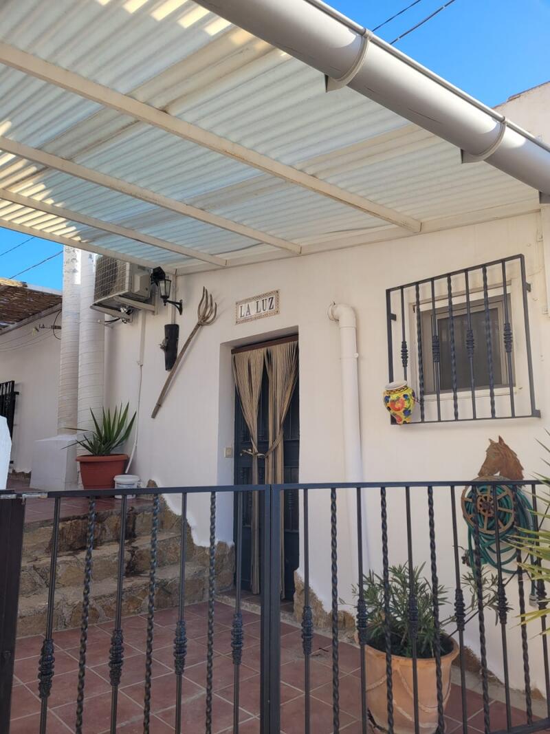 2 bedroom Townhouse for sale