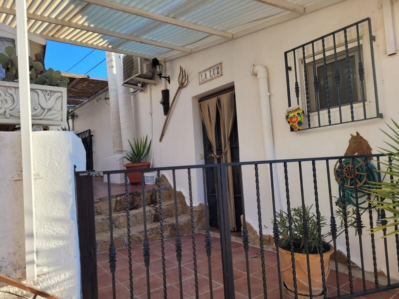 2 bedroom Townhouse for sale