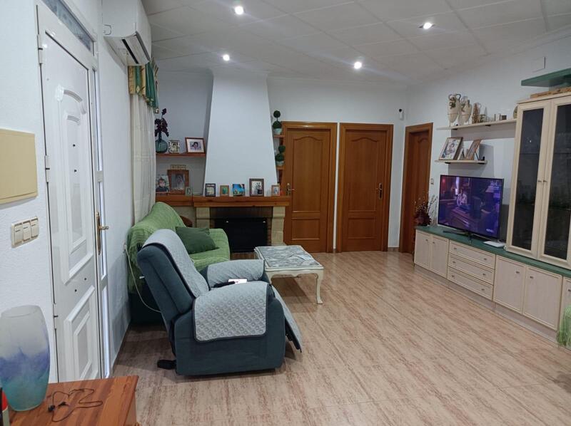 4 bedroom Townhouse for sale