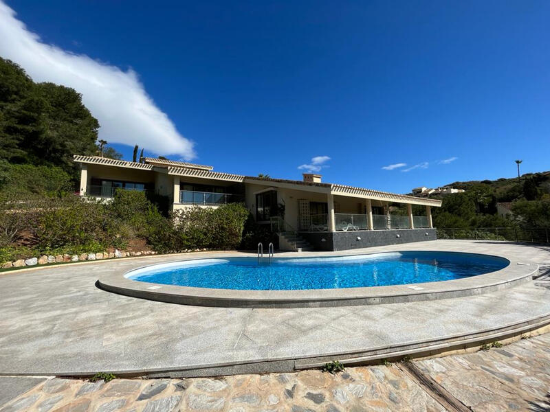 6 bedroom Villa for sale