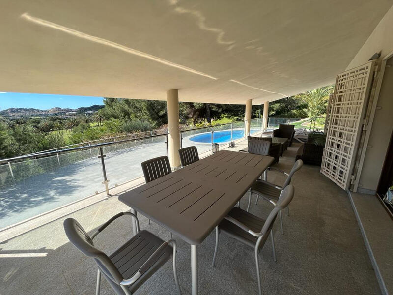 6 bedroom Villa for sale