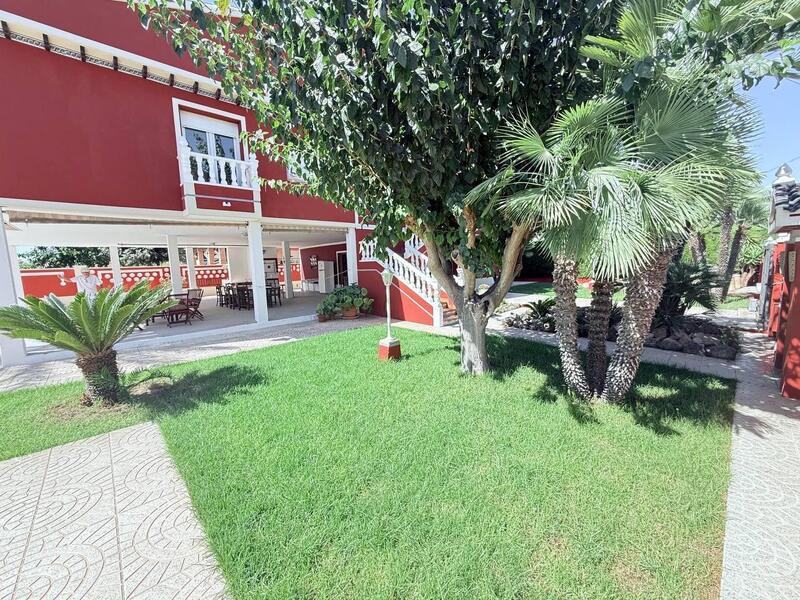 5 bedroom Villa for sale
