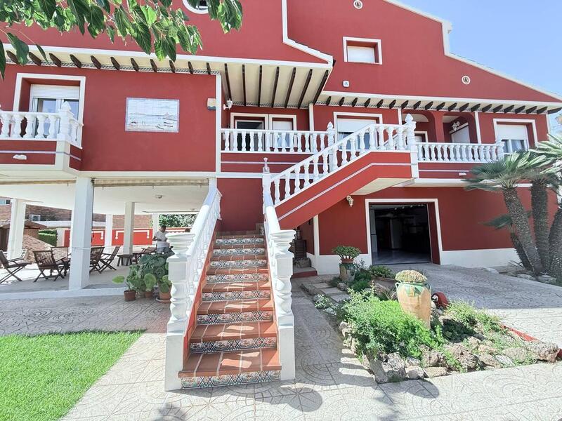 5 bedroom Villa for sale