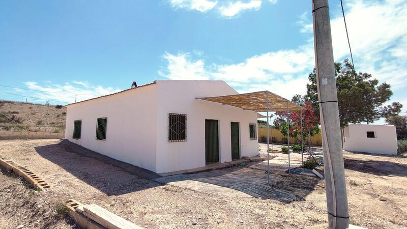 2 bedroom Country House for sale