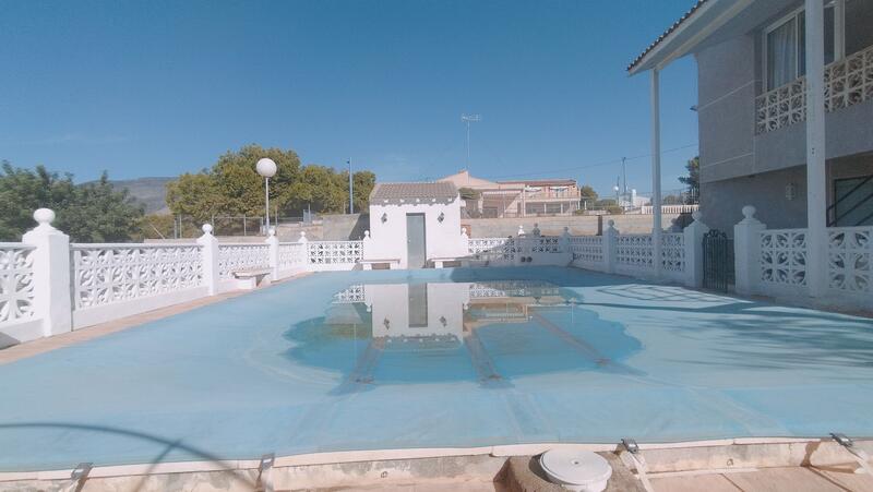 6 Cuarto Villa en venta