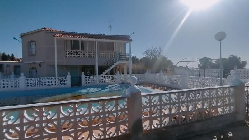 6 Cuarto Villa en venta