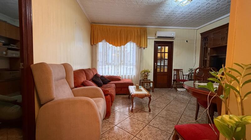 4 bedroom Townhouse for sale
