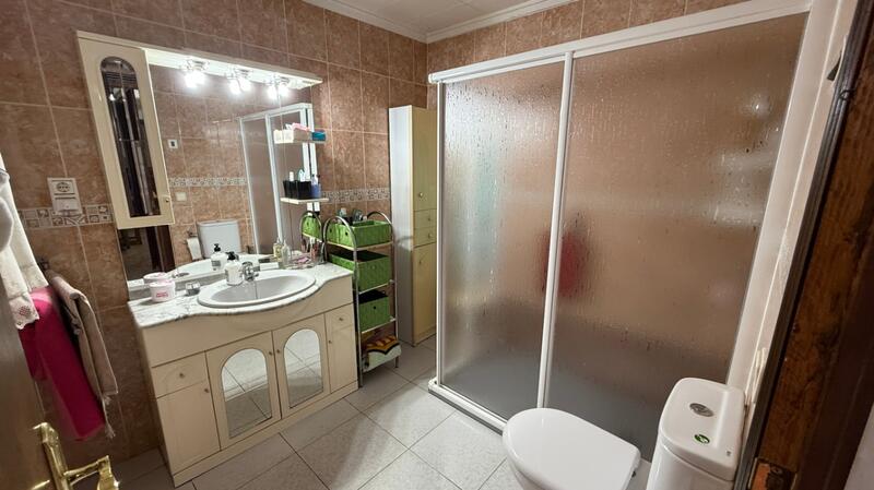 4 bedroom Townhouse for sale