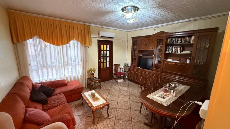 4 bedroom Townhouse for sale