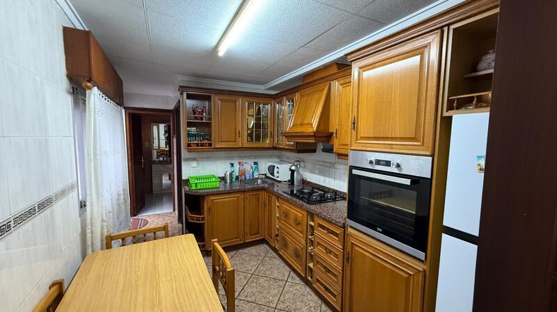 4 bedroom Townhouse for sale