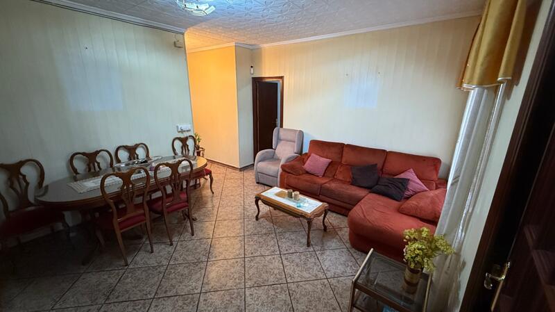 4 bedroom Townhouse for sale