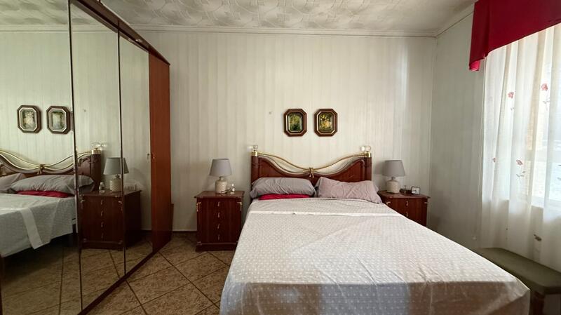 4 bedroom Townhouse for sale