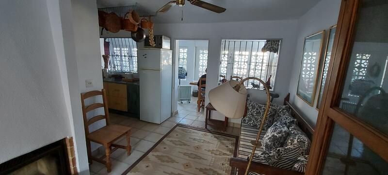 6 bedroom Townhouse for sale
