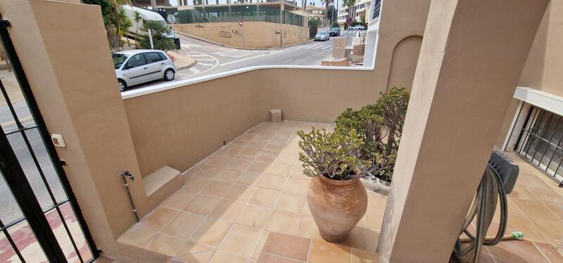 6 bedroom Townhouse for sale