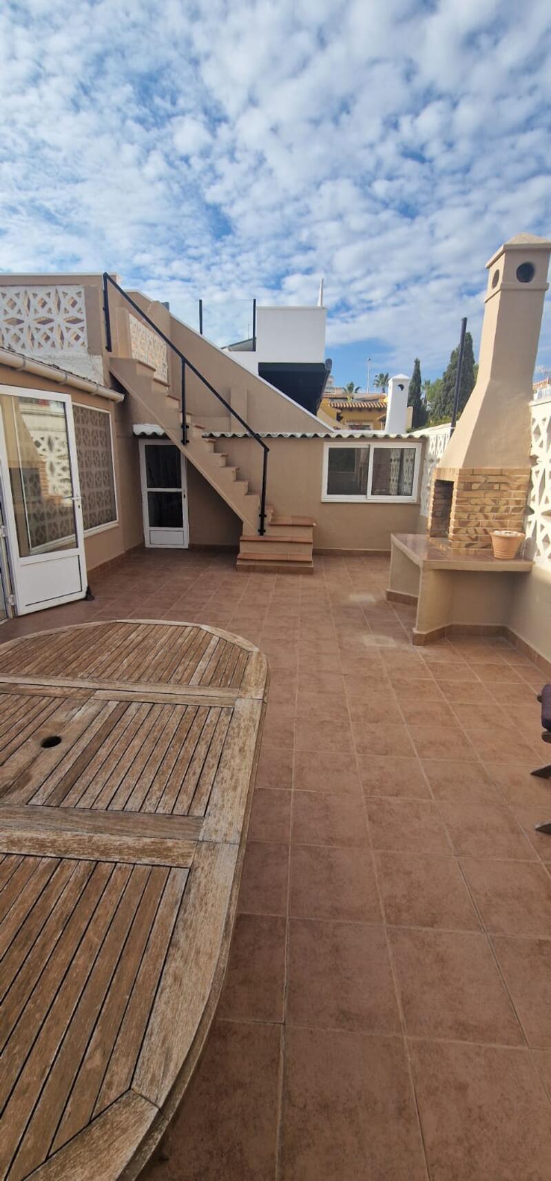 6 bedroom Townhouse for sale