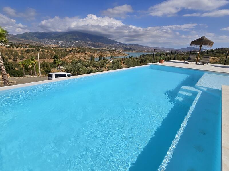 Villa for sale in Los Romanes, Málaga