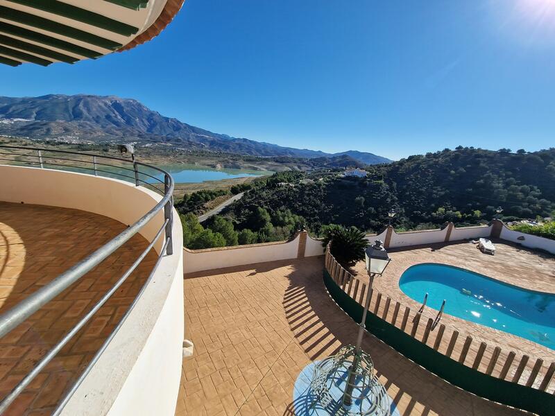 6 bedroom Villa for sale