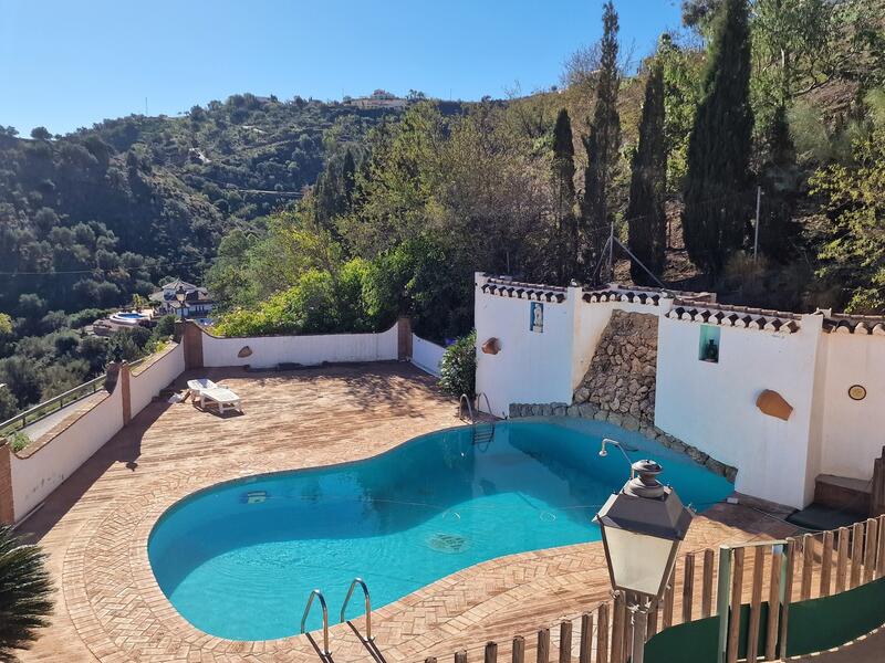 6 bedroom Villa for sale